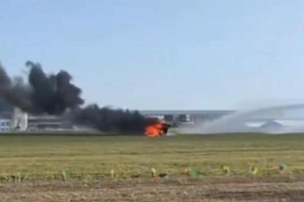 Stravična nesreća na aeromitingu: Sudarila se dva leteća automobila, ima povređenih!