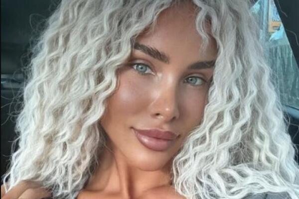 Šta uradi od sebe? Da li prepoznajete ovu AFRO ŽENU? Od vatrene crnke nije ostalo ništa