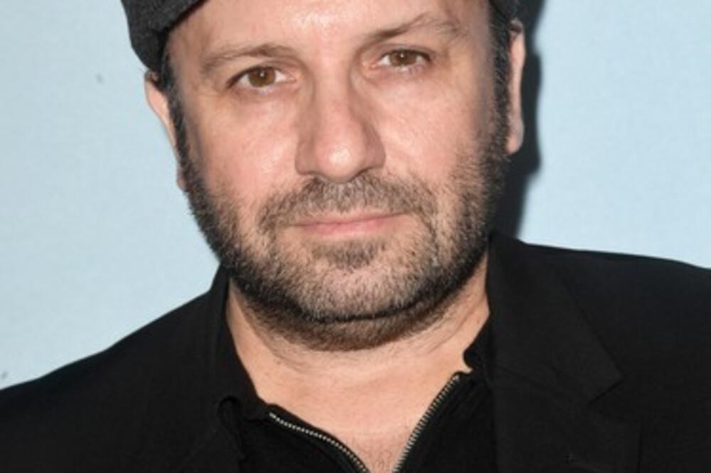 GLUMAC POGINUO NA AUTO-PUTU! Zakucao se u vozilo iz drugog smera, na mestu OSTAO MRTAV