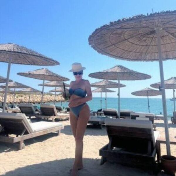 KUPAĆI ŠIJANOVE UDOVICE PUCA PO ŠAVOVIMA! Osvanula obnažena, da li ste ikad videli ovakvu MAČKU?