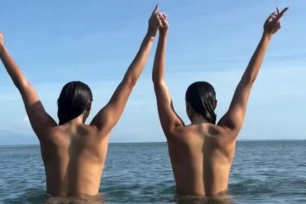Fitnes bliznakinje skroz gole! Došle među NUDISTE, pa se RASPUSTILE, vlastita majka ih SNIMALA