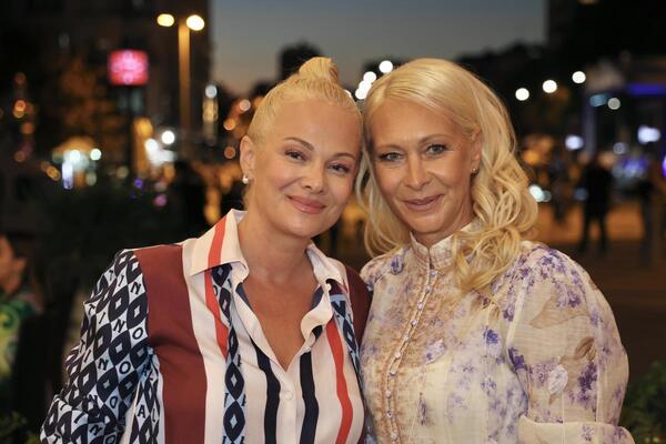 OVAKVO NEŠTO NA JELKI JOŠ NISTE VIDELI! Šabanova ćerka otvorila vrata, a onda je sevnuo ovaj PRIZOR