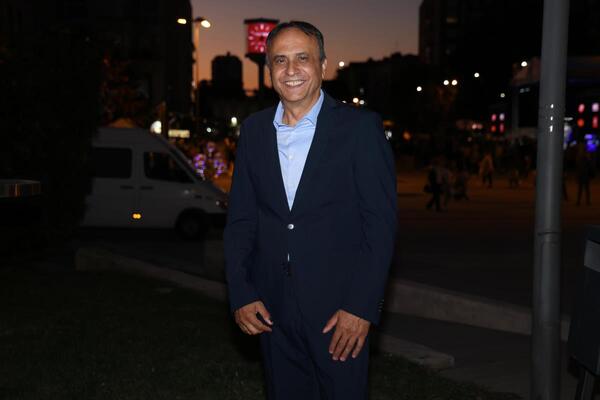 BEKI BEKIĆ POSTAO DEDA PO 3. PUT! Unuku dali neobično ime od tri slova, pevač mu odmah napisao pesmu!