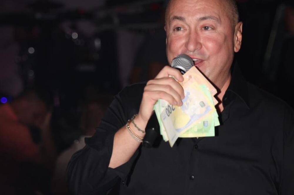 ZA 10 SEKUNDI UZEO HILJADARKU! Pogledajte šta radi ĐANI na ŠABAČKOM VAŠARU! Šuške letele kao komete