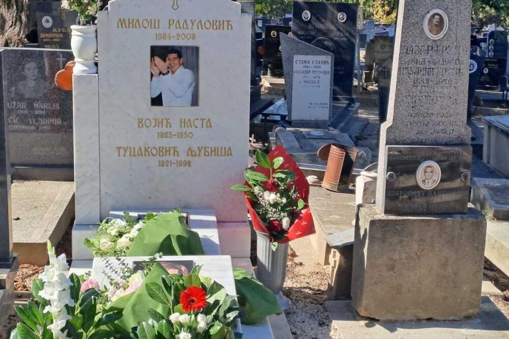 Ko je ovo doneo? Evo šta je ostavljeno na grobu Marine Tucaković! Zbog prizora SUZE SAME KREĆU