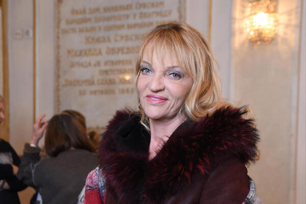 Da li znate da je ova lepotica ćerka Olivere Viktorović? Srbi sanjaju o njoj, a njeno srce osvojio je opasan dasa