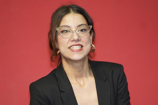 Sara iz serije Radio Mileva oduševila je sve, ali Srbi o njoj malo znaju: Kad vidite ove 2 stvari ostaćete bez reči