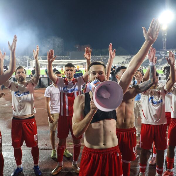 Kapiten Mirko Ivanić sa megafonom i posveta Dejanu Milovanoviću (Video)