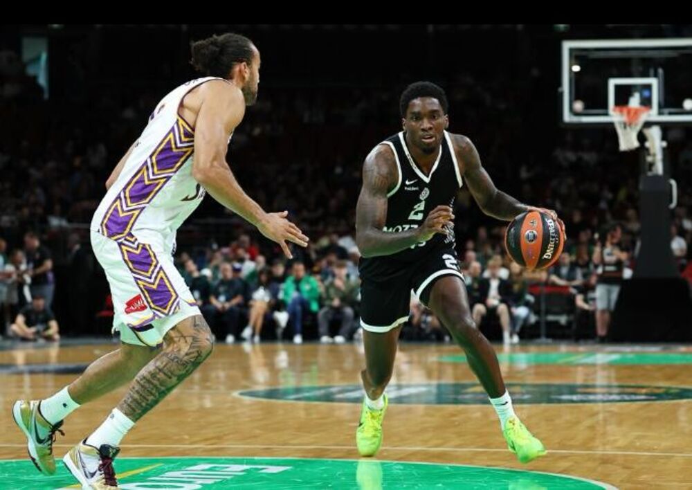 Šejk Milton na utakmici Sidnej Kingsa i Partizana na pripremama u Australiji za sezonu 2025/26