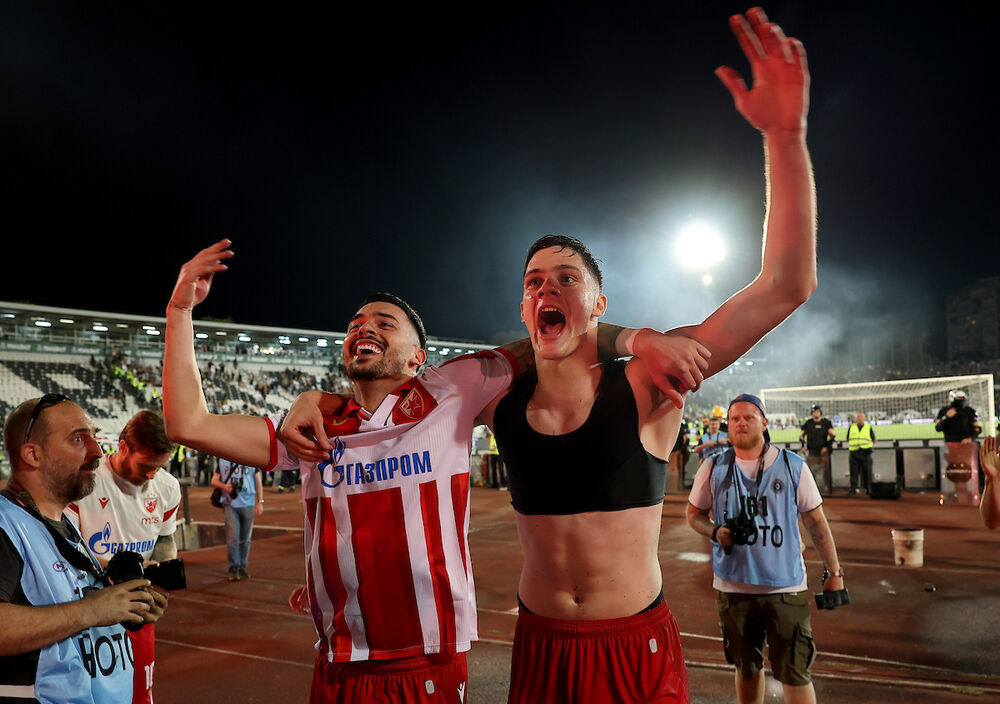 Slavlje Nemanje Radonjića i Stefana Lekovića posle pobede u 177. večitom derbiju