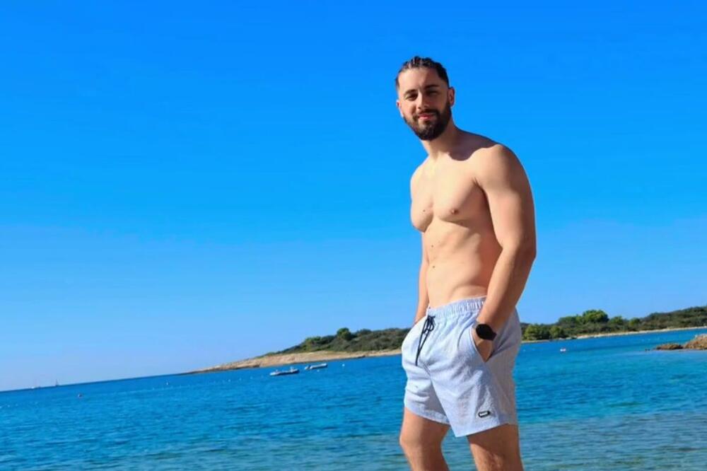 Voditelj Pinka se nag popeo na stenu! Pogledajte kakav je frajer! FOTO