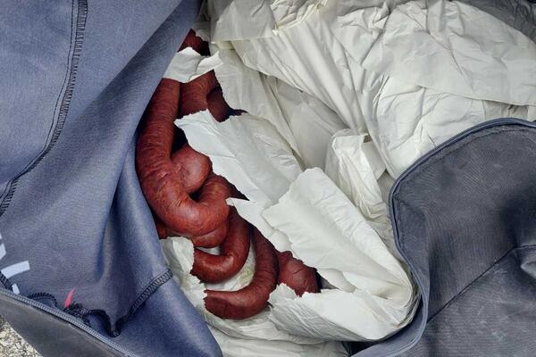 ŠTA SE OVO DESILO U VRANJU?! Carinici zanemeli kada su otvorili autobus - ljudi, ovo nije realno, kakva zaplena!