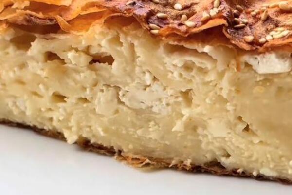 Ova ekspres gibanica gotova je za 3 minuta! Potrebno je samo da je malo ZGUŽVATE i uživaćete