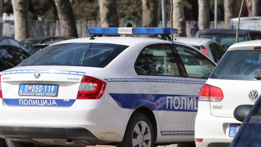 "Nećete vi meni određivati kako ću ja sa mojom ženom..." Drama u Budvi, nasilnik divljao i vređao policajce