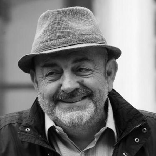 Sahranjen Enver Petrovci: Ljudi se emotivnim rečima oprostili od velikog umetnika