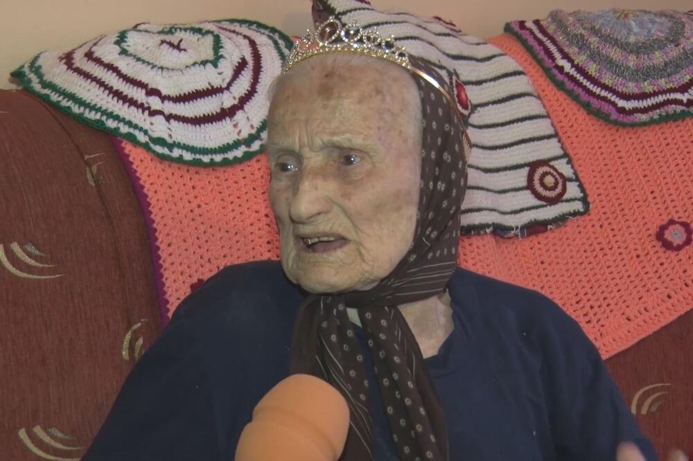 Baka Radmila oduvala svećicu sa neverovatnim brojem 100: Život joj nije bio lak - njena priča će vas naježiti