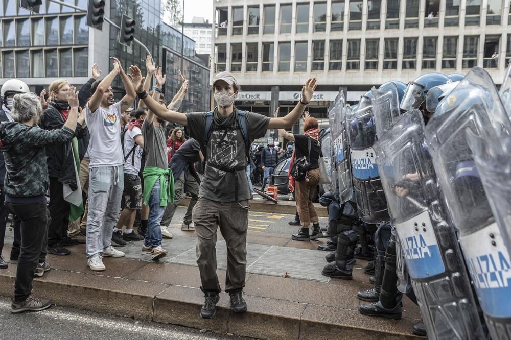 Haos na ulicama Italije! Masovni protesti i štrajkovi širom zemlje, zatvorene škole, blokiran saobraćaj (VIDEO)