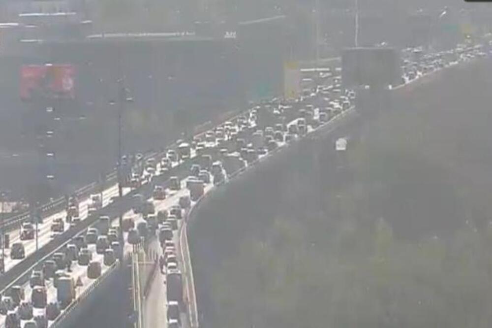 Neviđeni kolaps ovog jutra u Beogradu! Na ovim ulicama totalni haos - formirane kilometarske kolone vozila (FOTO)