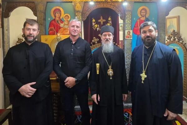 TROJICA POLICAJACA KREĆU U HUMANITARNU MISIJU ZA "DECU LEPTIRE": Pešačiće od Hrama Svetog Save do Hilandara