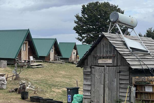 Voda izvorska, a kupatilo zajedničko: Cena noćenja u ovom etno-katunu presmešna, gostima se ne ide kući