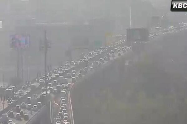 I ovog jutra haos po beogradskim ulicama! Na ove dve DEONICE vozila stoje u mestu, NEMA IM POMERANJA (FOTO)