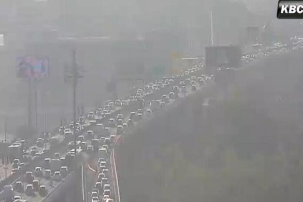 I ovog jutra haos po beogradskim ulicama! Na ove dve DEONICE vozila stoje u mestu, NEMA IM POMERANJA (FOTO)