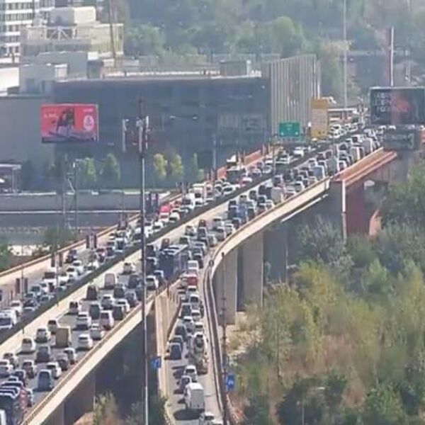 TOTALNI KOLAPS U BEOGRADU, KOLONA DUGAČKA 10 KILOMETARA MILI: Od Konjarnika do arene HAOS, evo zašto je tako (FOTO)