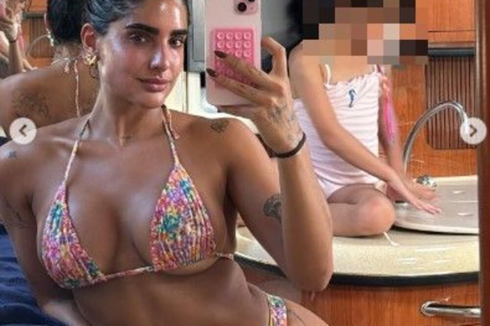 NJEN INTIMNI SNIMAK SAD SVI IMAJU U TELEFONU! Sve oči uprte u pevača i bivšu - BEZ CENZURE I NIJE ZA MALOLETNE