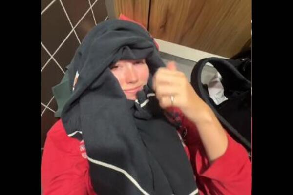 ŠOK PRIZOR U WC-u NA BEOGRADSKOM AERODROMU: Strana influenserka provela CELU NOĆ TU, a razlog je BIZARAN (VIDEO)