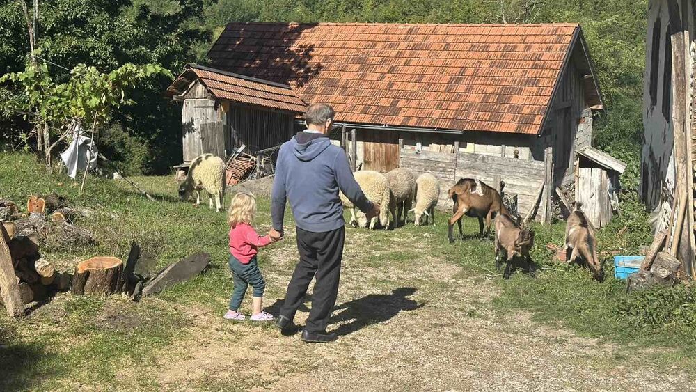 Vanja iz sela Kosatica još uvek veruje domaćoj i zdravoj hrani 