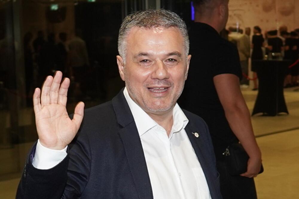 NAJBOGATIJI ESTRADNJAK ZA SINA SPREMIO GALA SLAVLJE! Pogledajte samo zgodnog NASLEDNIKA - TATA BANE PUKO PARE