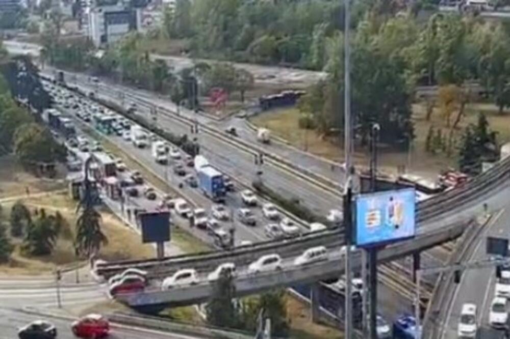I poslednjeg radnog dana paklenjak na ulicama Beograda! Na ove 2 DEONICE je NAJKRITIČNIJE, VOZILA stoje u mestu