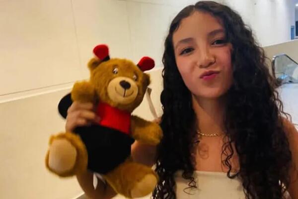 Otac saznao jezivu istinu na sahrani ćerke: Devojčica (14) umrla nakon operacije povećanja grudi na horor način!