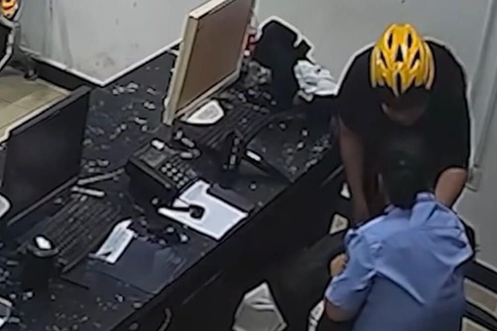 OSTAVILA DETE U POLICIJSKOJ STANICI, A ONDA... Snimak ljudi gledaju izova - da li bi ovo moglo u Srbiji da se desi?