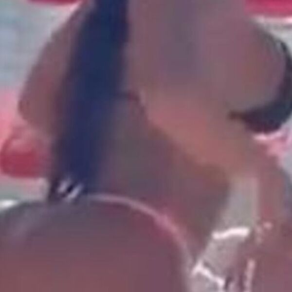 SVIMA SU OČI POISPADALE KAD SE ONA SKINULA NA PLAŽI! Pa, DA LI JE OVO REALNO??? (VIDEO)