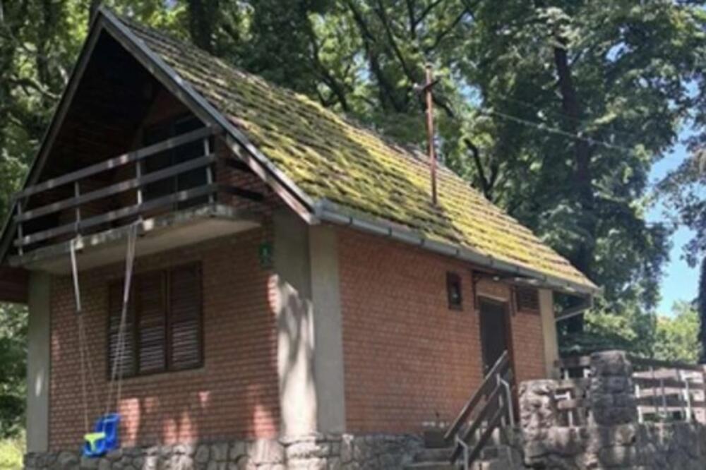 Na Fruškoj gori se prodaje preslatka vikendica za siću: Postoji mogućnost zamene za automobil (FOTO)