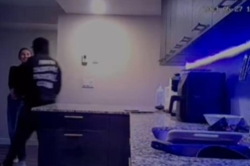 SNIMIO KAKO GA ŽENA VARA SA LJUBAVNIKOM: Uhvaćeni su u stanu tokom ODNOSA, TOTALNA NEVERICA! Šokiraćete se! (VIDEO)