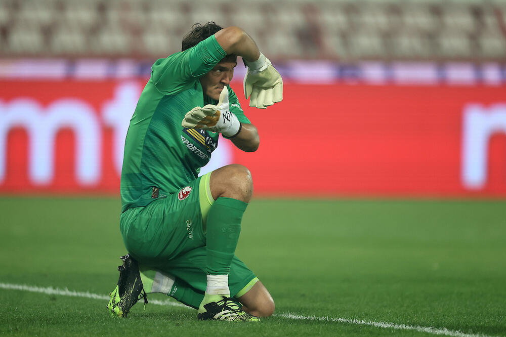 Prekid utakmice zbog topovskih udara na Vladimira Stojkovića! (Video)