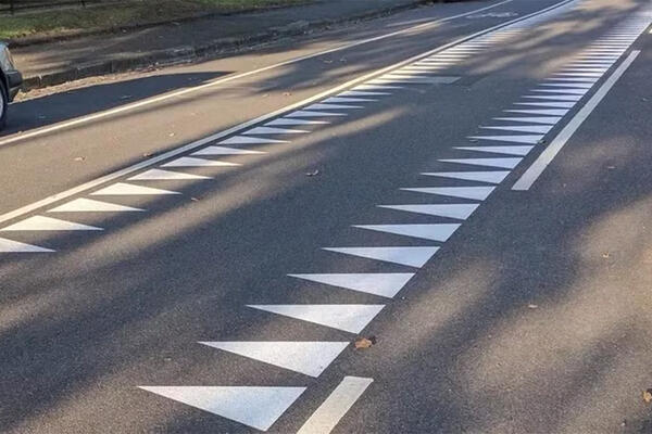 Da li znate šta su "zmajevi zubi“? Saobraćajni znak kojih vozači u Srbiji ne znaju kako da voze, skroz ih zbuni!