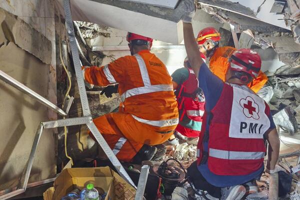 Sedmoro dečaka spašeno iz ruševina škole, nada za nestalima se smanjuje! Potraga ušla u četvrti dan, sat otkucava!