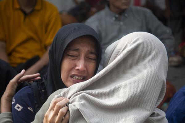Osam osoba poginulo u ruševinama škole u Indoneziji: Strahuje se od najgoreg, 59 ostalo zarobljeno! (VIDEO)