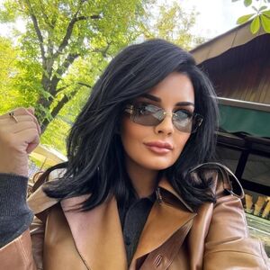 Evo zašto cela zemlja priča o Mileni Popović: Fotkom ostavila bez daha baš sve i zakopčana do grla dominira