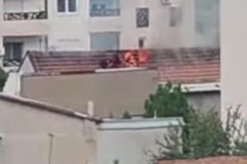 Požar u Pančevu: Vatra zahvatila krov na kući! (VIDEO)