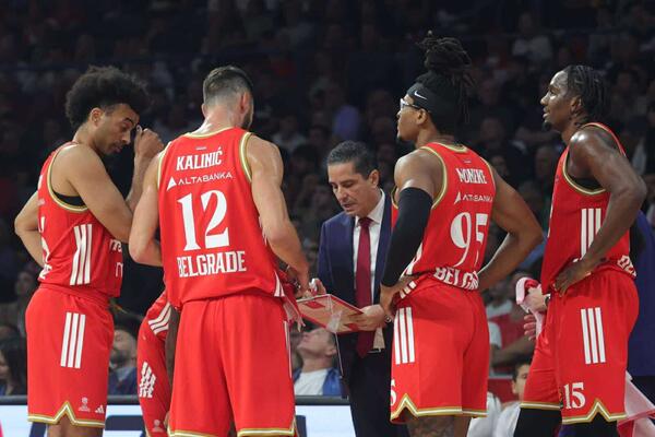 Veliko pojačanje Crvene zvezde uz pomoć medicinskog osoblja izneseno iz hale! (Video)