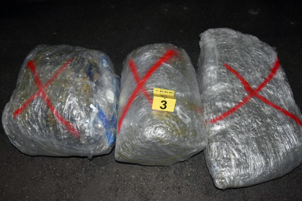 Velika akcija policije kod Niša: Zaplenjeno 85 kilograma droge, diler i kupac uhvaćeni, evo gde su je krili! (FOTO)