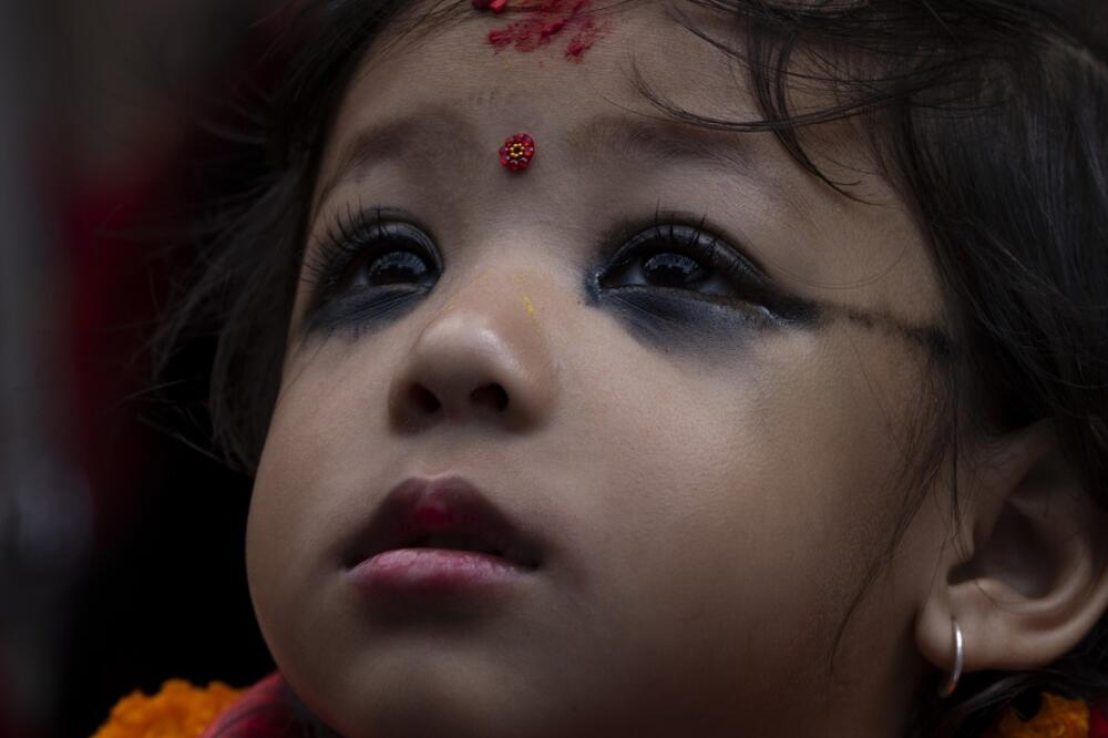 Ova devojčica (2) je upravo izabrana za "ŽIVU BOGINJU"! Evo koje je uslove morala da ispuni i kakav je život čeka!