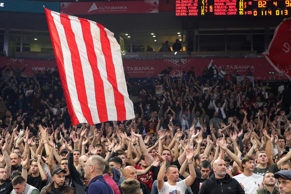 Zvezdaški dan - U Areni i fudbal i košarka (Foto)