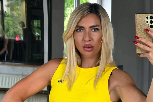 Jovana radi špagu, a uske helanke samo što ne puknu: Jaka pozadina u prvom planu, pohvalila se koliko je razgibana