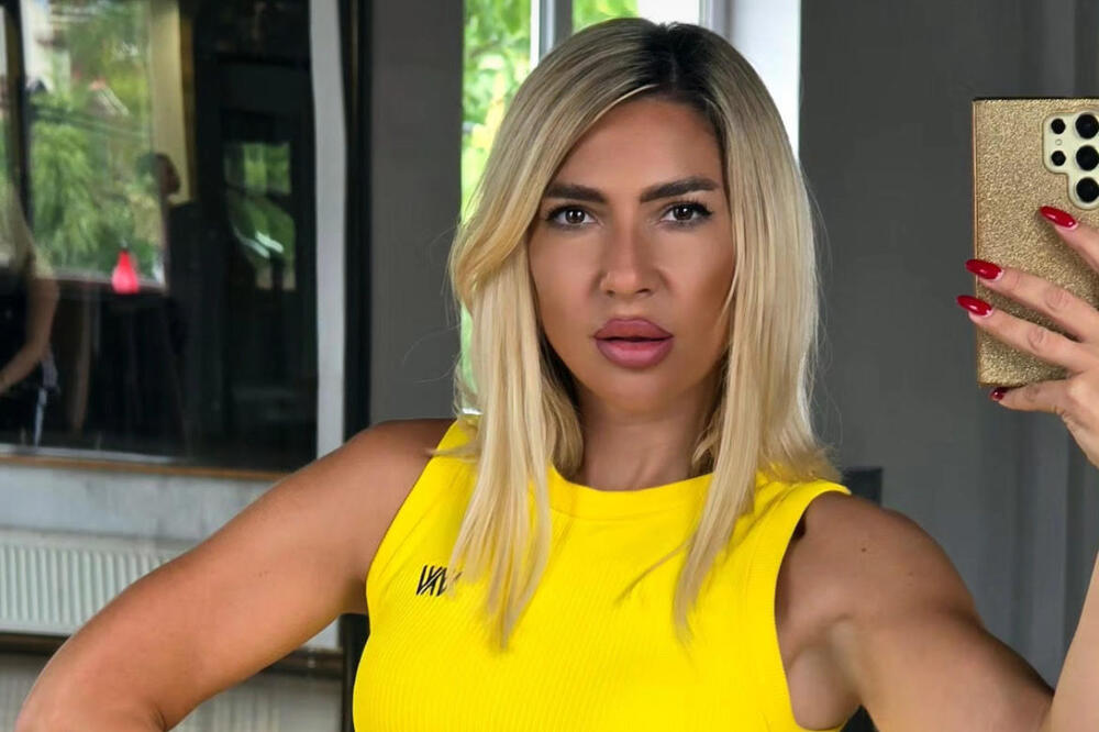 Jovana radi špagu, a uske helanke samo što ne puknu: Jaka pozadina u prvom planu, pohvalila se koliko je razgibana