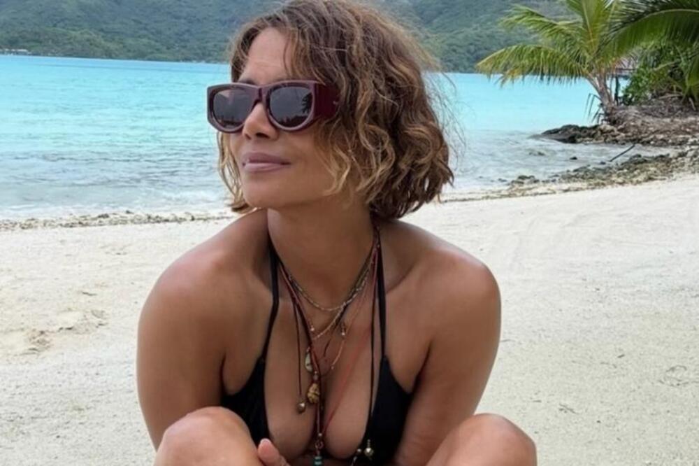 Ljudi ne mogu da je se nagledaju: Fatalna lepotica pokazala telo boginje, duplo mađe joj mogu pozavideti